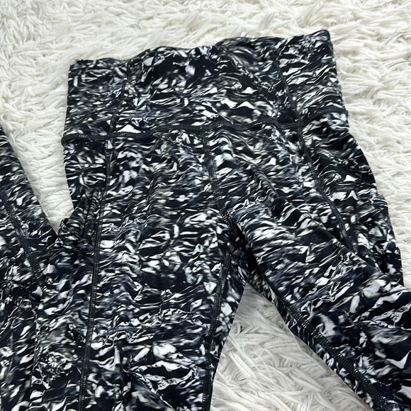 Lululemon Fast & Free 7/8 Tight II *Nulux 25" Liquid Platinum Alpine White Multi - Picture 2 of 7